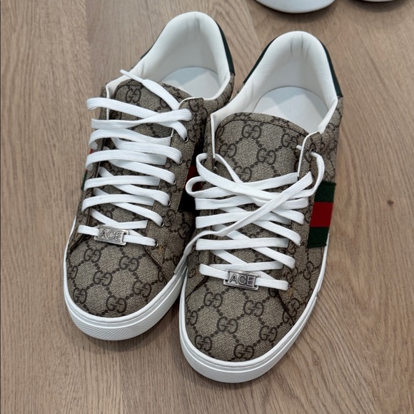 Gucci Other - Gucci ace’s Beige GG Supreme Sneakers with Green and Red Stripes